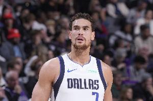 突然的告别！欧文：得知鲍威尔离队时我正在泡澡 感到有些心碎